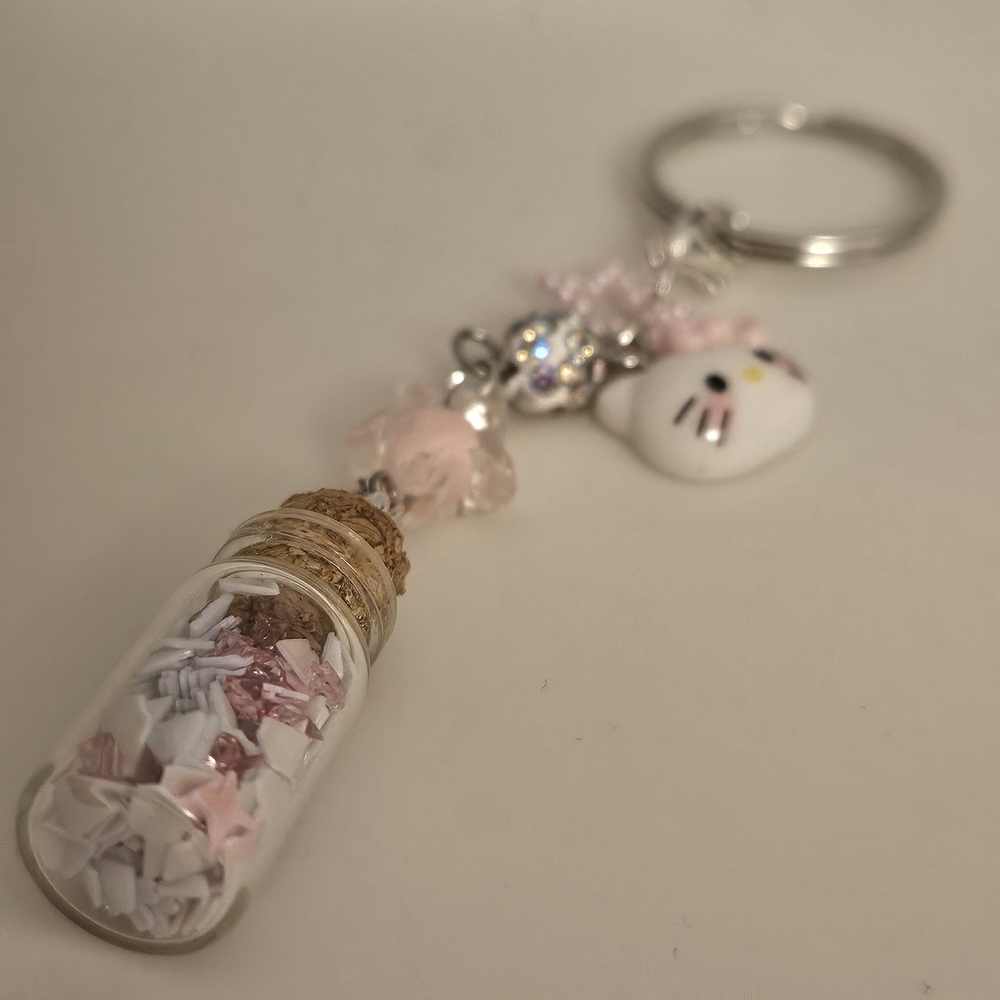 Pink Hello Kitty Bottle Keychain - Picture 3 of 3